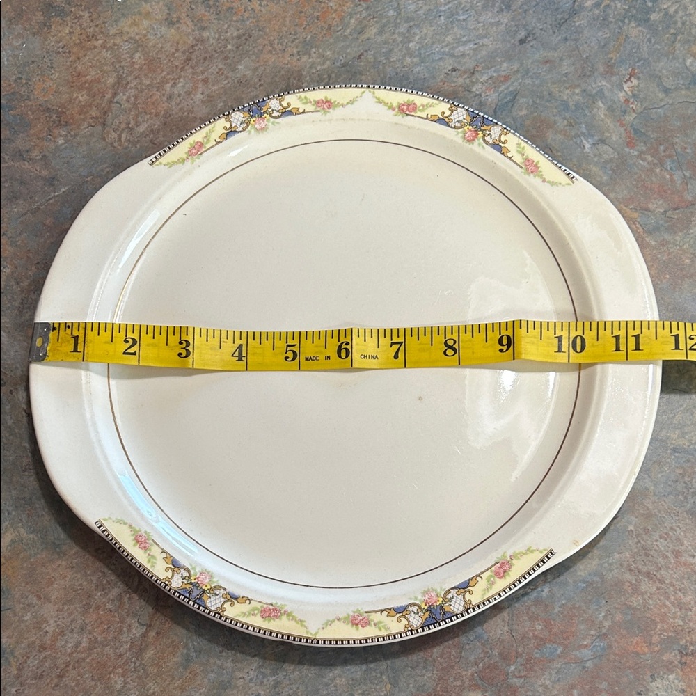 Universal Cambridge platter with handles in Camwood Ivory pattern.  Vintage.